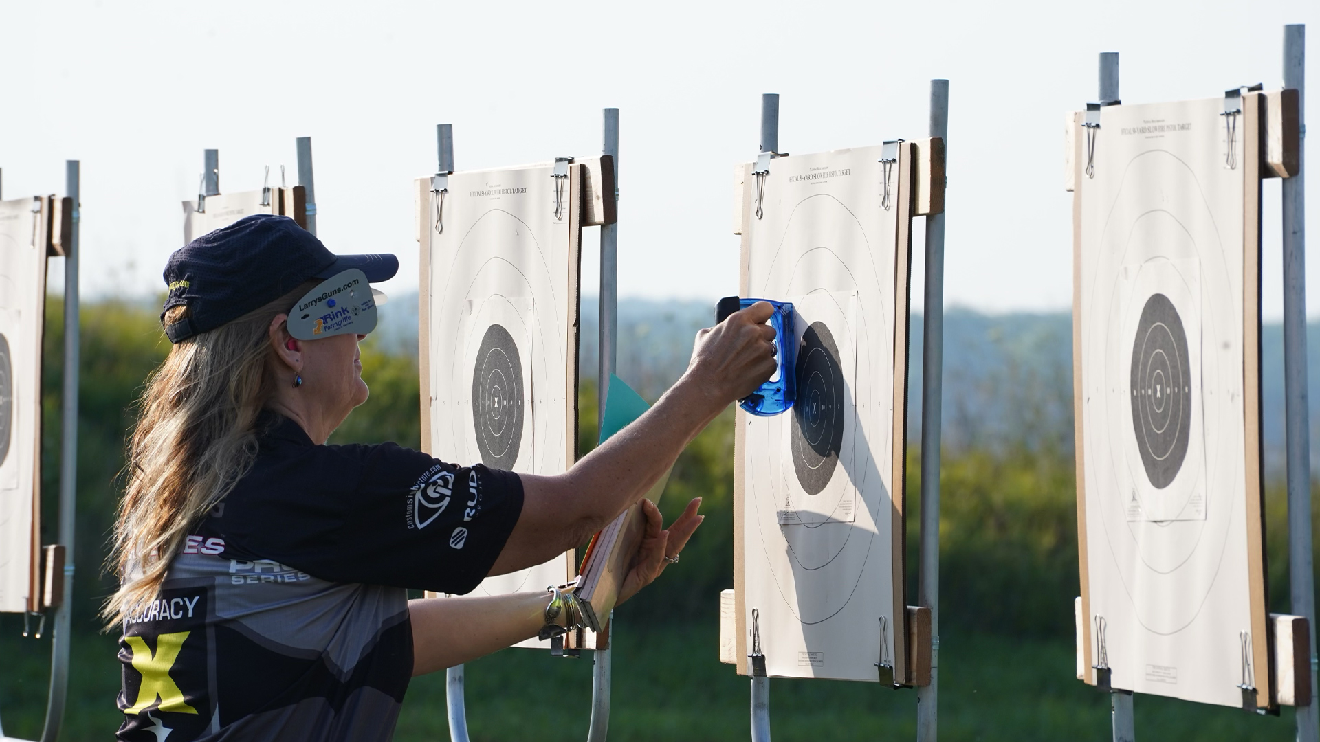 Pistol shooter changes targets