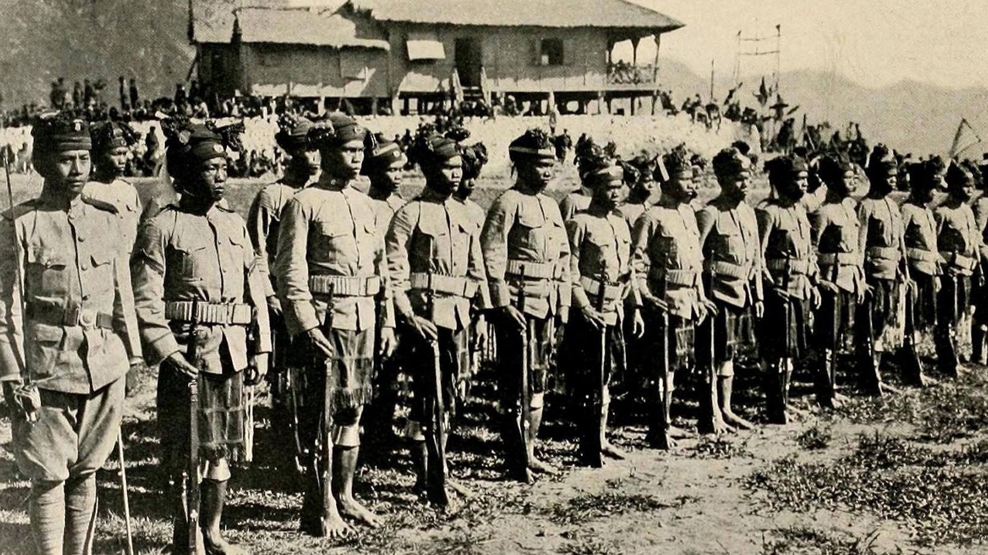 Troops with modified Krag carbines