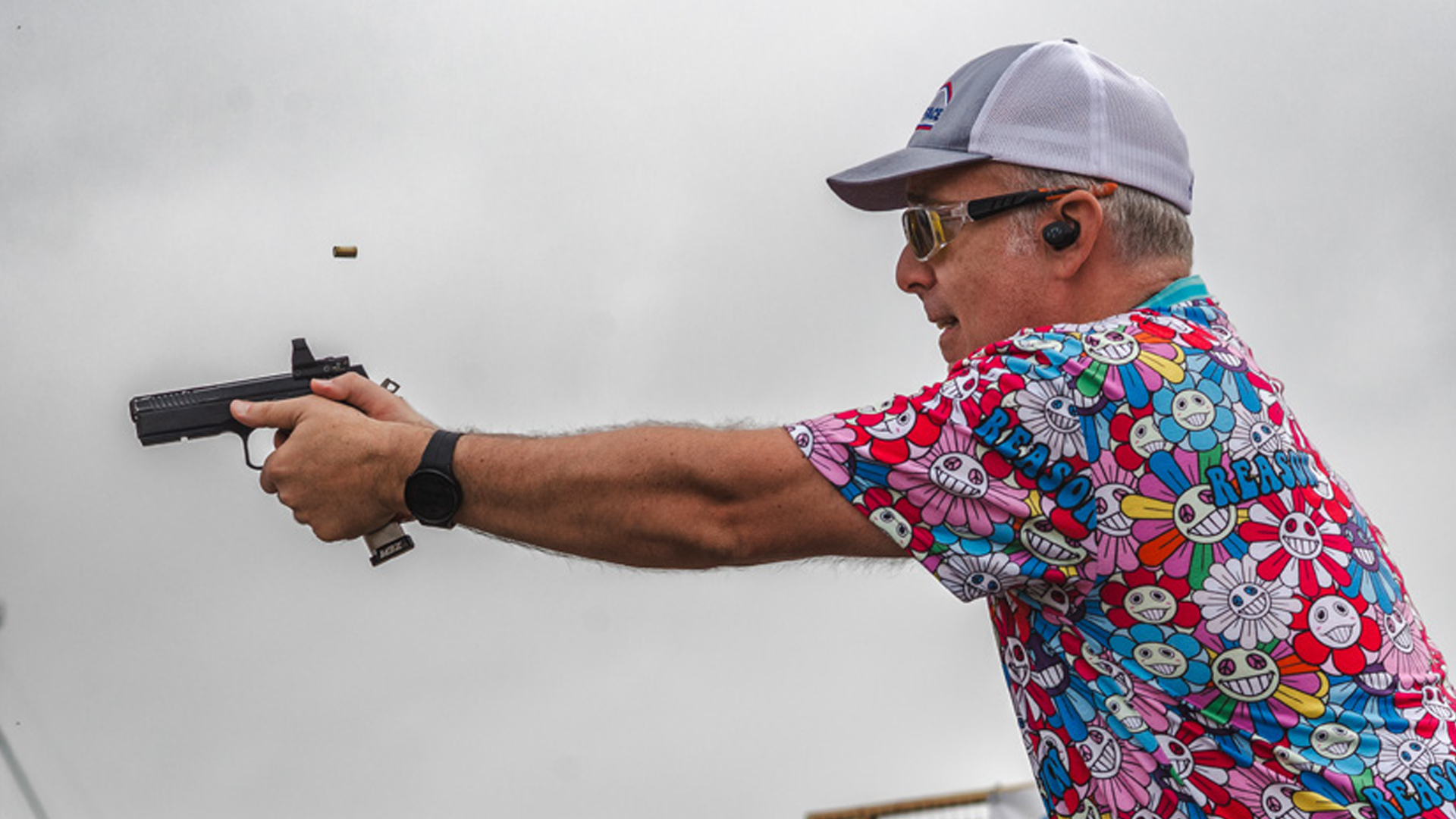 USPSA competitor shooting