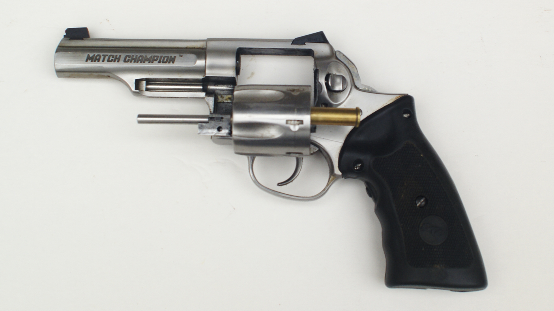 .38 Spl. revolver stuck case