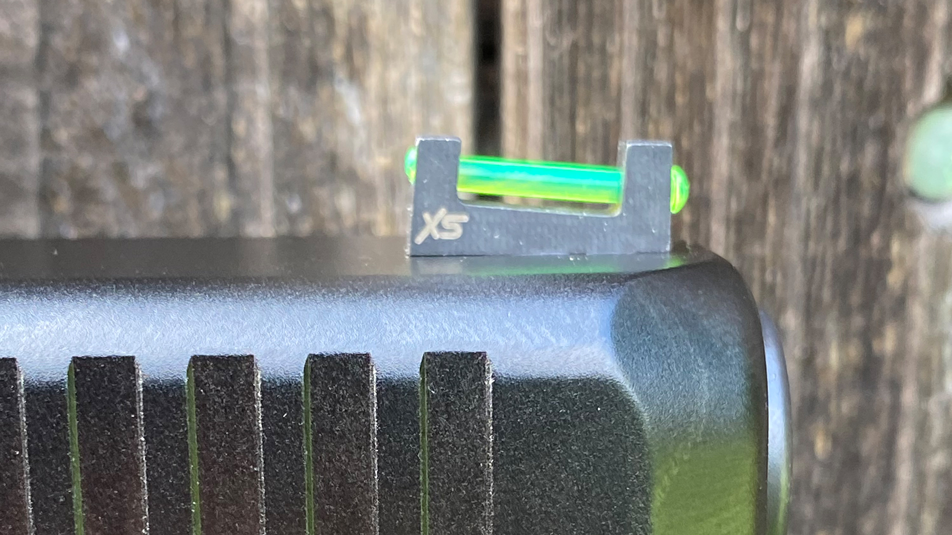Green fiber-optic rod